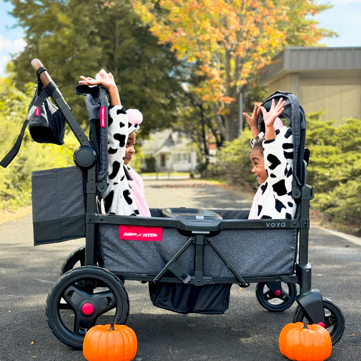 Why a Wagon is an Ultimate Halloween Vehicle – Radio Flyer